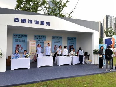 房協(xié)官微牽線，展會(huì)現(xiàn)場(chǎng)政策咨詢(xún)服務(wù)展位為市民解疑答惑